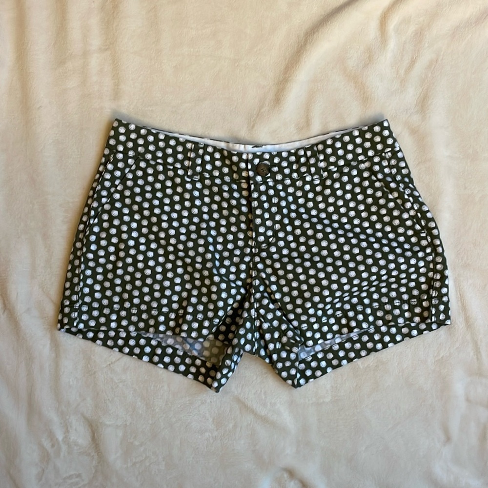 Old Navy olive shell print shorts size 2